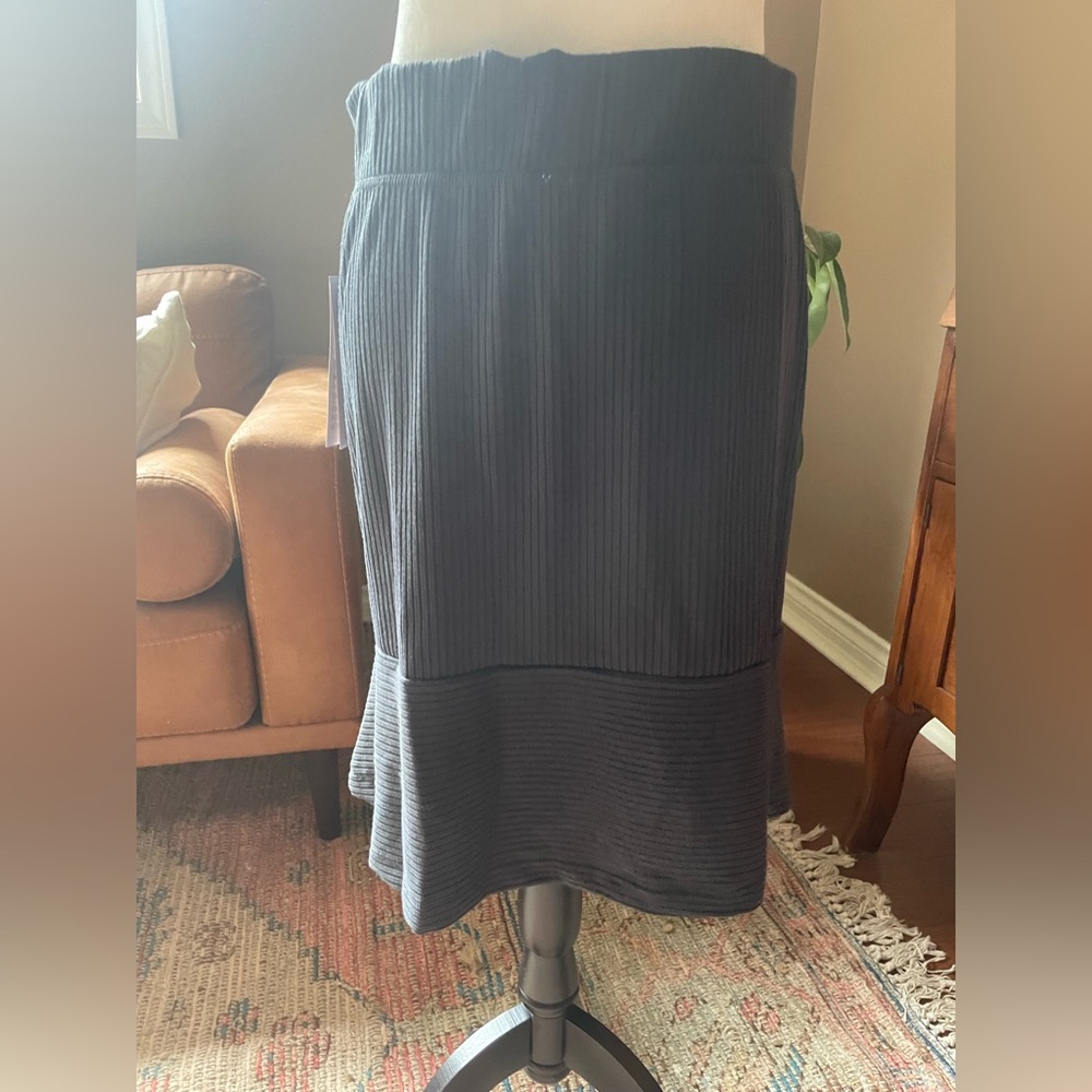 FIG Elegant Charcoal Gray Midi Skirt